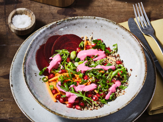 Bunter Ernte-Salat mit Philadelphia-Granatapfel-Dressing