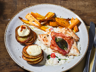 Minuten-Schnitzel vom Hähnchen mit Kartoffeltürmchen und cremiger Philadelphia Sauce
