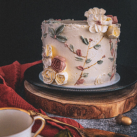 Buttercremetorte mit Buttercremeblüten