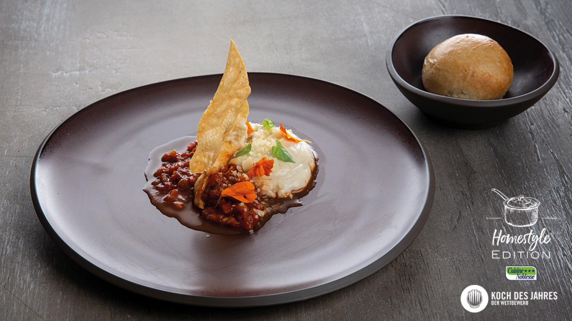 Gemüsebolognese an Besciamella mit Pasta Chip von Riccardo Ponti
