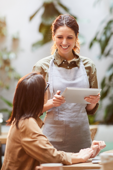 Servicekraft in Außengastronomie