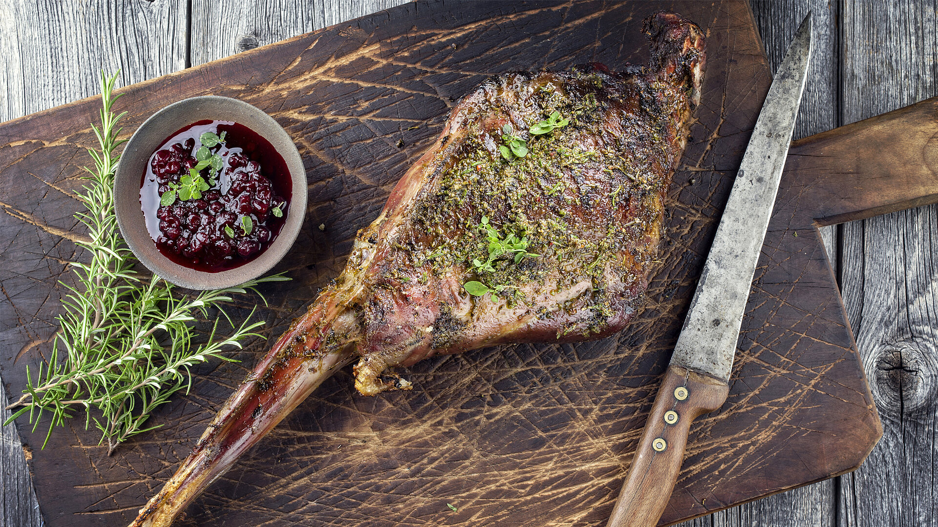 Herbstliche Rehkeule Mit Pfifferlingen Und Preiselbeerkompott — Rezepte ...