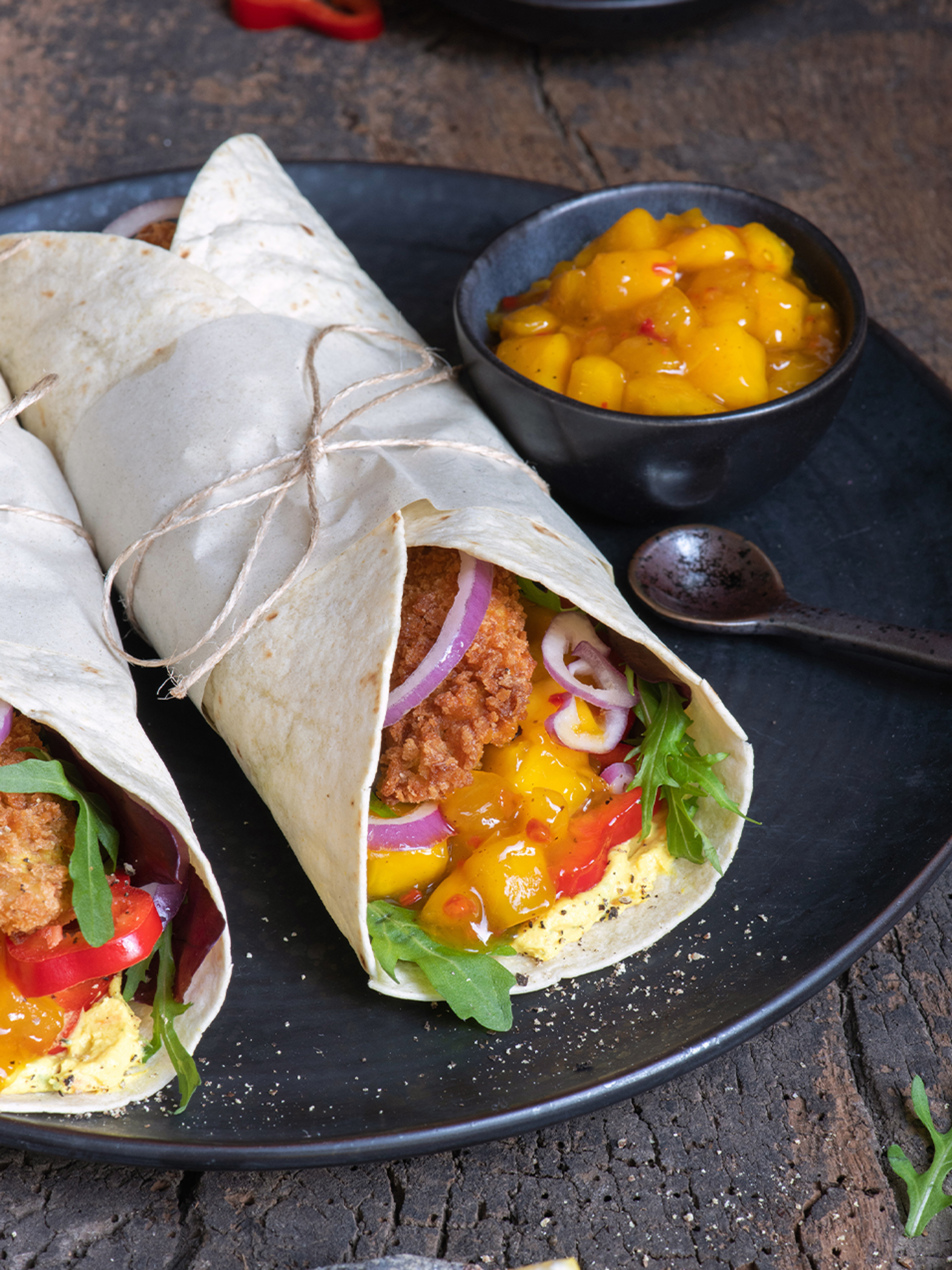 Crispy Chicken Wraps mit Mango-Chutney