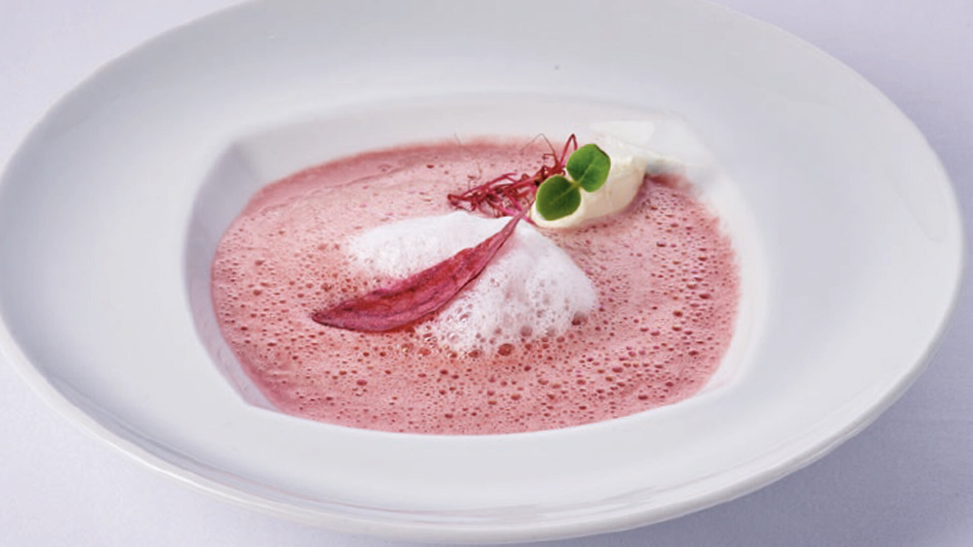 Rote Bete-Schaumsuppe mit Schmand