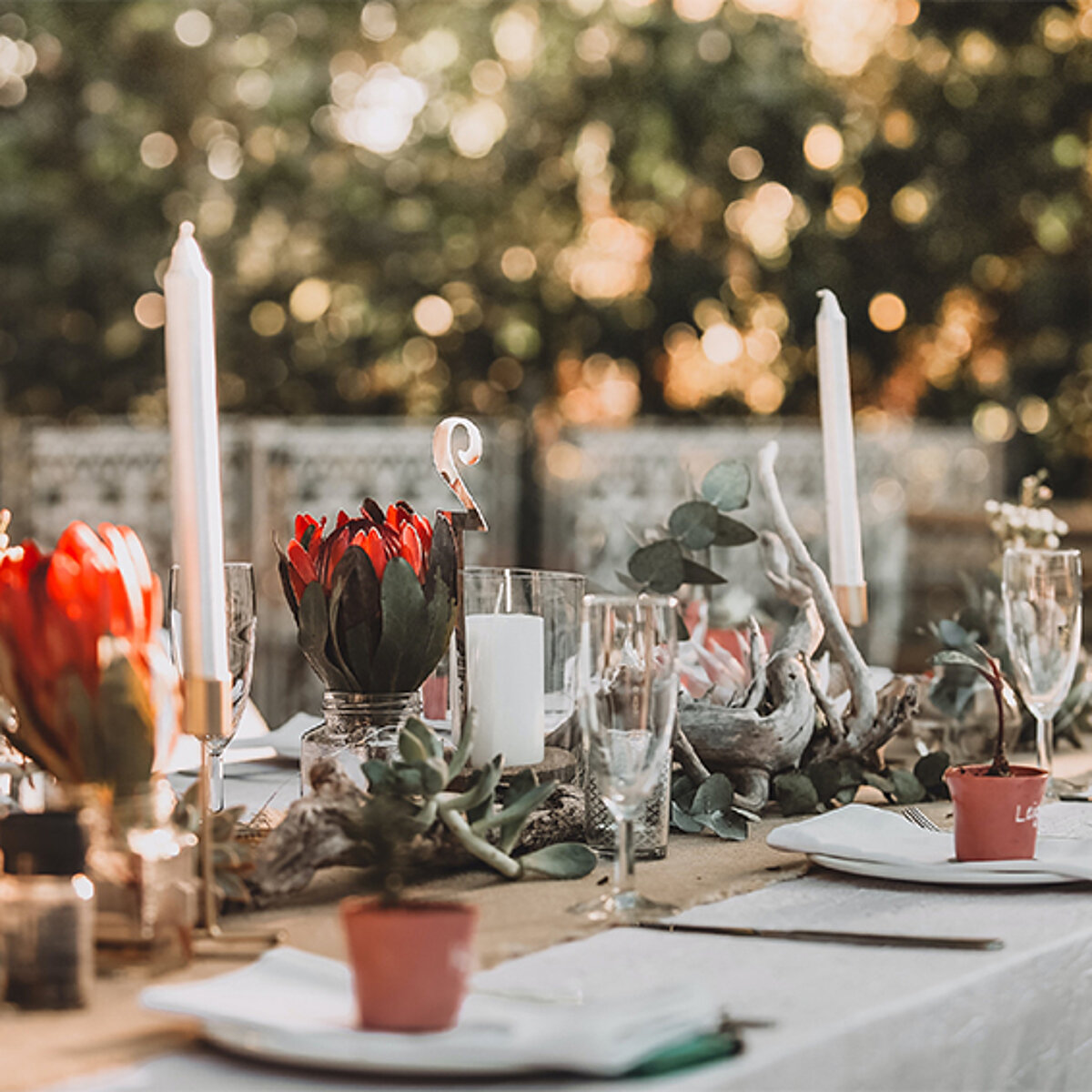 Gedeckter Tisch in der Außengastronomie